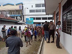 Tidak Kondusif, Bawaslu Manokwari Tunda Sidang Sengketa Pasangan Balon Romansa Tidak Kondusif, Bawaslu Manokwari Tunda Sidang Sengketa Pasangan Balon Romansa