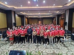 Tim Pesparawi Papua Barat Ikuti 12 Kategori Lomba, Gubernur Waterpauw: Bernyanyilah Untuk Kemuliaan Tuhan Tim Pesparawi Papua Barat Ikuti 12 Kategori Lomba, Gubernur Waterpauw: Bernyanyilah Untuk Kemuliaan Tuhan