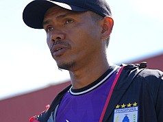 Pelatih Persipura Ricardo Salampessy 'Diberhentikan' Pelatih Persipura Ricardo Salampessy 'Diberhentikan'