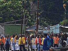 Ratusan Pendemo Pembakaran Mahkota Cenderawasih Berkumpul di Uncen Waena  Ratusan Pendemo Pembakaran Mahkota Cenderawasih Berkumpul di Uncen Waena