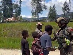 Satgas Damai Cartenz dan Polres Paniai Lakukan Patroli Humanis serta Baksos di Distrik Bibida Satgas Damai Cartenz dan Polres Paniai Lakukan Patroli Humanis serta Baksos di Distrik Bibida