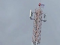 Menara Pemancar Yang Ditancapkan Bendera Bintang Kejora Bukan Milik Telkomsel