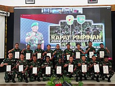 18 Prajurit Kodam Cenderawasih Terima Penghargaan dan Kenaikan Pangkat Luar Biasa 18 Prajurit Kodam Cenderawasih Terima Penghargaan dan Kenaikan Pangkat Luar Biasa