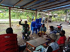 Babinsa Yapsel Sosialisasikan Pencegahan Covid-19 Kepada Warga Kampung Maniani