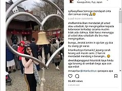 Adik Ayu Ting Ting Dikecam 'Sembahyang' di Kuil Jepang Adik Ayu Ting Ting Dikecam 'Sembahyang' di Kuil Jepang