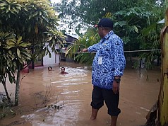 Hujan Deras Penyebab Tanah Longsor dan Tiang Listrik Roboh di Inggramui Manokwari