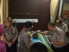 Kapolri Berikan Kenaikan Pangkat Bagi Brigpol Dolfis Wambonggo Kapolri Berikan Kenaikan Pangkat Bagi Brigpol Dolfis Wambonggo