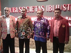 Wabup Tolikara Apresiasi Kepemimpinan Filep Wamafma di STIH Manokwari Wabup Tolikara Apresiasi Kepemimpinan Filep Wamafma di STIH Manokwari