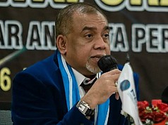 DR. Pieter Ell: Bawaslu Papua Hentikan Penanganan Laporan Terhadap Walikota Jayapura DR. Pieter Ell: Bawaslu Papua Hentikan Penanganan Laporan Terhadap Walikota Jayapura