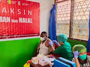  Dukung Pelaksanaan PON XX 2021, Polres Tolikara dan Tenaga Kesehatan Berikan Pelayanan Vaksinasi