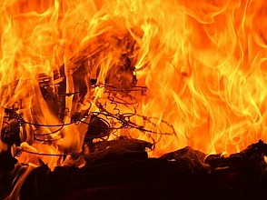 Simpatisan Partai Bentrok, Kantor Distrik Nunggawi Kabupaten Tolikara Dibakar