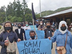 Nakes Turun Jalan Pasca Tewasnya Rekan Seprofesi Yang Dibunuh KKB, 1000 Lilin Tanda Duka