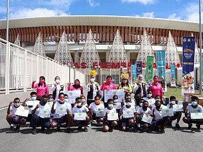 Porwosi Dukung Generasi Muda Sehat, Bantu 1000 Pasang Sepatu Olahraga Untuk Anak Papua dan Papua Barat
