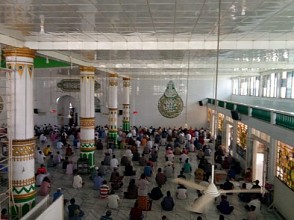 New Normal Tempat Ibadah, Sholat Jumat Dipenuhi Warga