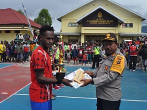 Glora Dewata  Juarai Turnamen Bola Voli Putra Kapolres Jayawijaya Cup