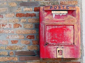 Karena Gaji yang Minim, Tukang Pos di Italia Simpan Setengah Ton Surat
