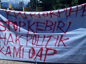 Masyarakat Adat Demo KPU Papua Barat 
