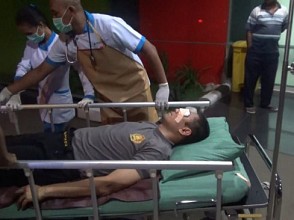 Bentrok Lanjutan, Perwira Polisi Dilarikan ke Rumah Sakit