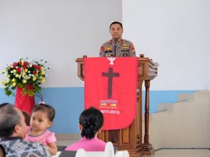 Kapolda Papua Barat Ibadah Bersama Jemaat GKI Sion Sanggeng