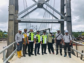 Jembatan Gantung di Agats Mulai Difungsikan, Warga: Kita Sudah Tidak Kena Lumpur