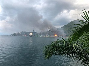 Massa  Pendemo Anarkhis dan Membakar Kantor MRP dan Grapari, Aktifitas Pagi Ini  Lumpuh Total