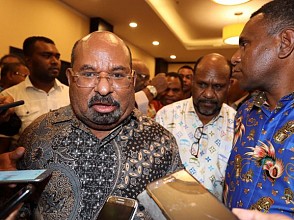 Gubernur Papua Pusing Ratusan Mahasiswanya yang Studi Luar Kota Kembali ke Papua