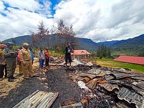 Rumah dan Sekolah di Kabupaten Puncak  Dibakar KKB