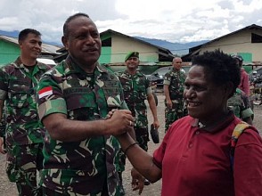 Kunjungi Pasar di Wamena, Pangdam Disambut Senyum Kegembiraan Pedagang Mama Papua