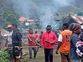 Bupati di Papua Ini Memilih Merayakan Natal di Kampung Bersama Rakyatnya