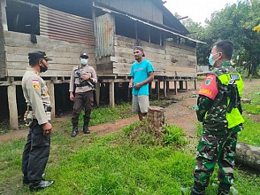 Patroli Gabungan di Kampung Perbatasan PNG, Petugas Tegur Warga Pembuat Miras Lokal