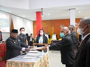Lantik Pejabat Eselon II dan III, Bupati Puncak Jaya Tegaskan Tidak Ada 'Non Job'