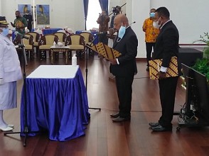 Gubernur Papua Lantik Ribka Haluk Sebagai Penjabat Bupati Yalimo
