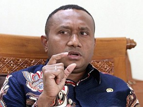 Penembakan di Papua, Yan Mandenas Pertanyakan Perlindungan Negara dan TNI untuk Rakyat