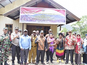 Bupati Puncak Jaya Resmikan Rumah Sosial Masyarakat OAP di Distrik Yamo