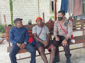 Binmas Noken Polres Yahukimo Sambangi Toga di Kantor Sekertariat Suku Siep