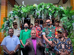 Resmikan Balai Kampung, Bupati Puncak Jaya Janjikan Pemekaran Lima Kelurahan