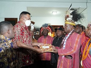 Kepala Suku hingga Tokoh Masyarakat Nusantara Datangi Gubernur Papua Barat Serahkan Aspirasi DOB dan Otsus