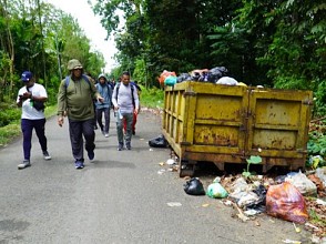 Jalan Kaki 10 Kilometer Gubernur Waterpauw Temukan Berbagai Masalah
