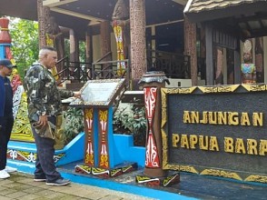 Gubernur Waterpauw Akan Benahi Anjungan Papua Barat di TMII  Agar Lebih Beraura