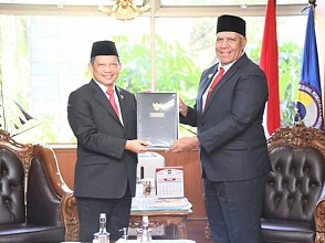 Sah, Gubernur Waterpauw Terima SK Kembali Pimpin Papua Barat