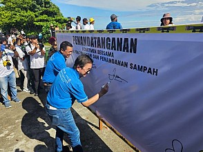 Freeport Indonesia Serahkan 500 Tempat Sampah Bagi Pemprov Papua Tengah