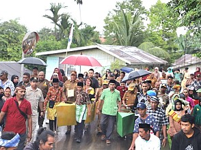 Ribuan Warga KKST Mengukuhkan Gubernur Waterpauw Sebagai Sesepuh