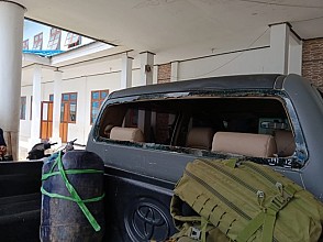Antar Rekannya yang Sakit, Kendaraan Personil Satgas Damai Cartenz Diserang OTK di Dogiyai
