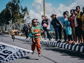 Pj Sekda Puncak Jaya Buka Lomba Lari Marathon 5 Km Sambut Hut Kemerdekaan
