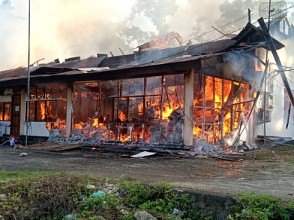Kantor KPU Kabupaten Jayapura Ludes Terbakar