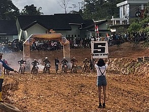 Ribuan Masyarakat Hadiri Kejuaraan Gubernur Cup Papua Barat Grasstrack Open Championship 