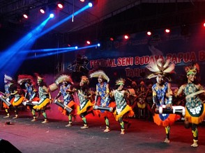 Hari Kedua, Pentas Musik dan Tarian Tradisional Meriahkan Festival Seni Budaya Papua Barat 2023