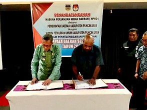 Tandatangani NPHD Bersama KPUD, Bupati Puncak Jaya Berharap Pilkada Serentak 2024 Berjalan Lancar