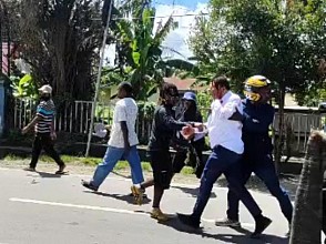 Terkena Lemparan Massa, Pj Gubernur Papua Dievakuasi ke RSPAD Gatot Subroto Jakarta 