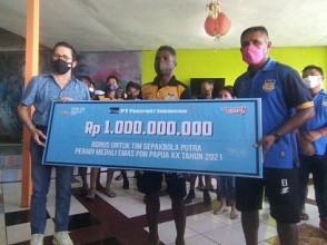 Raih Medali Emas, PT Freeport  Berikan 1 Miliar Untuk Tim Sepakbola Papua